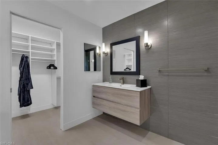 2143  Marina  DR, Naples, FL 34102
