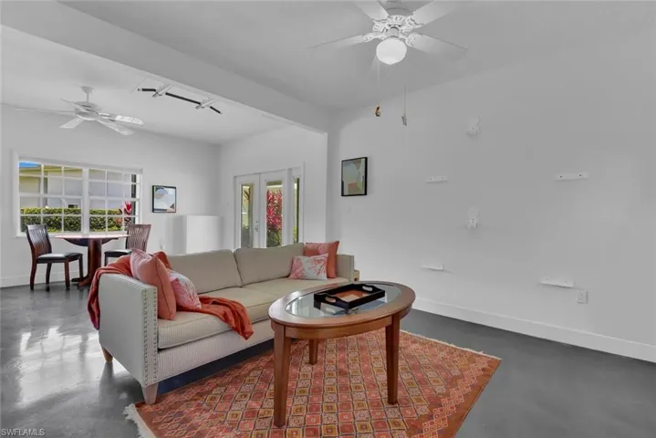 2143  Marina  DR, Naples, FL 34102