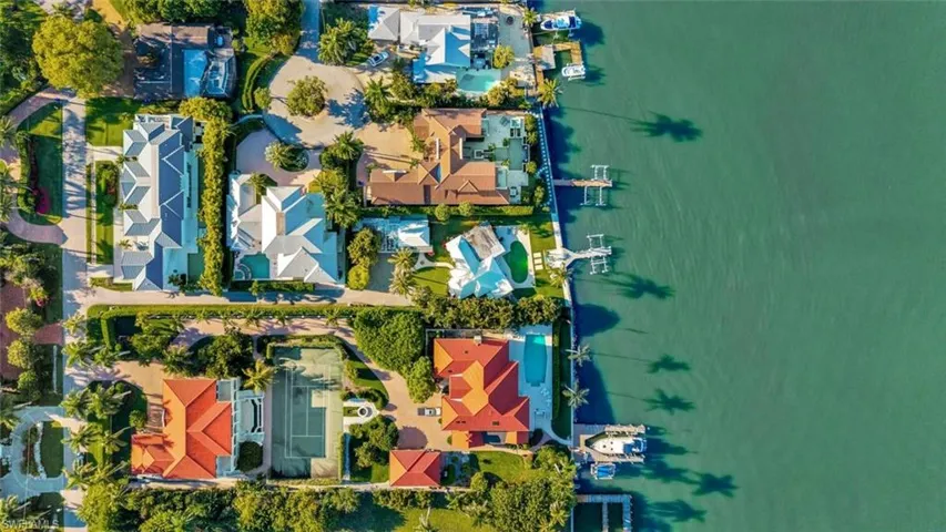 2143  Marina  DR, Naples, FL 34102