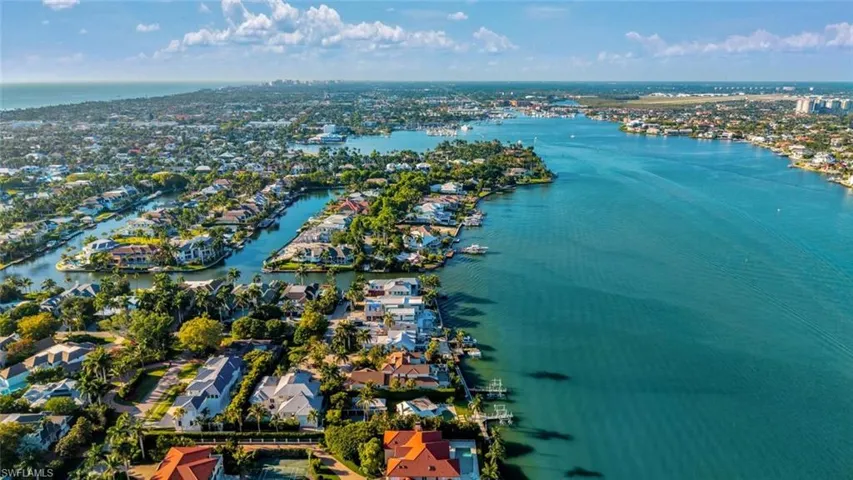 2143  Marina  DR, Naples, FL 34102
