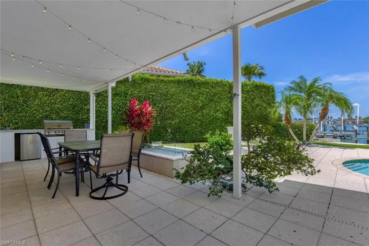 2143  Marina  DR, Naples, FL 34102