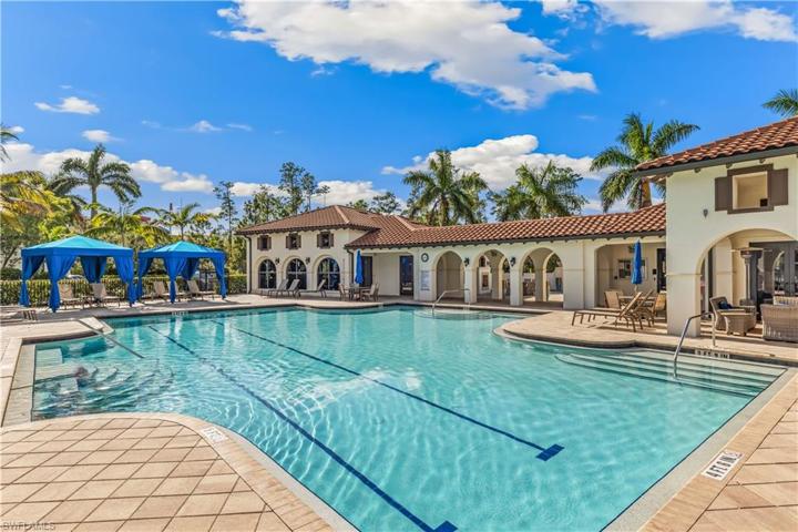 Huge pool with lap lanes