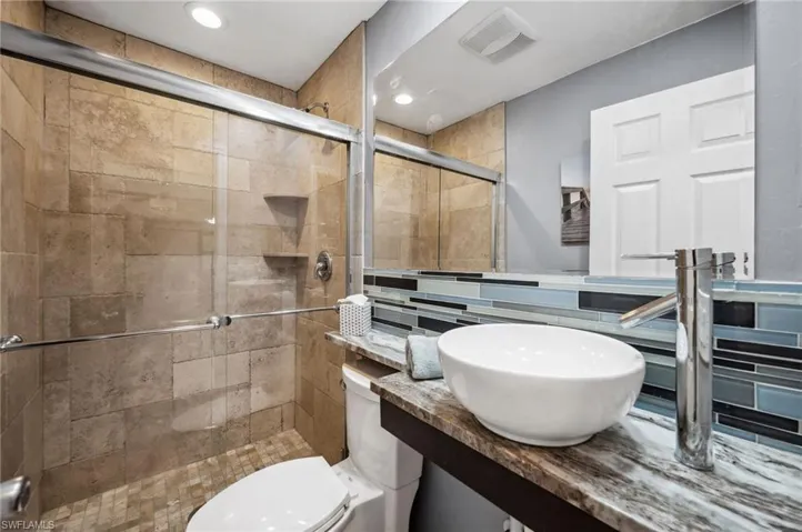 Main Bathroom with shower