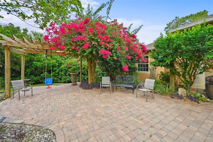 671  21st NW ST, Naples, FL 34120