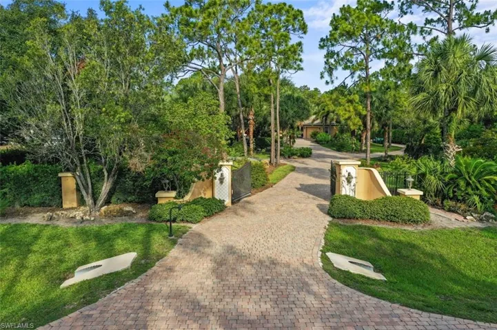 671  21st NW ST, Naples, FL 34120