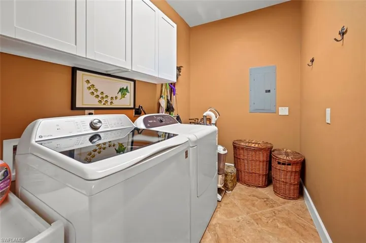 671  21st NW ST, Naples, FL 34120