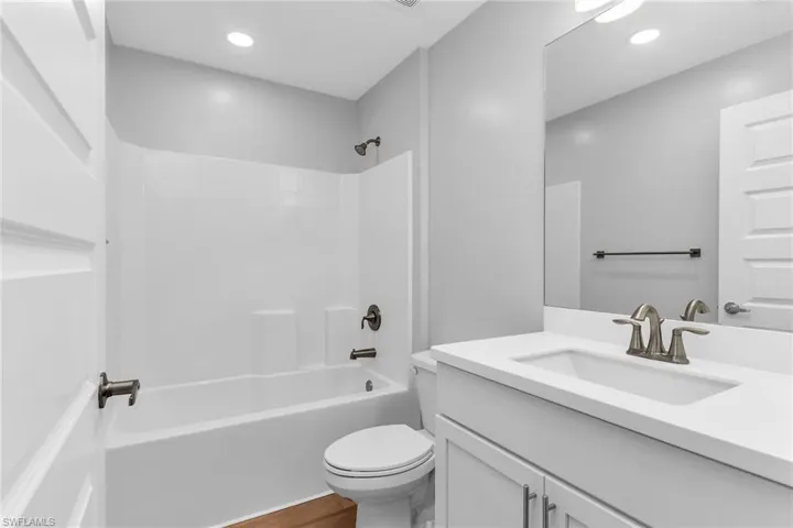 Full guest bathroom.