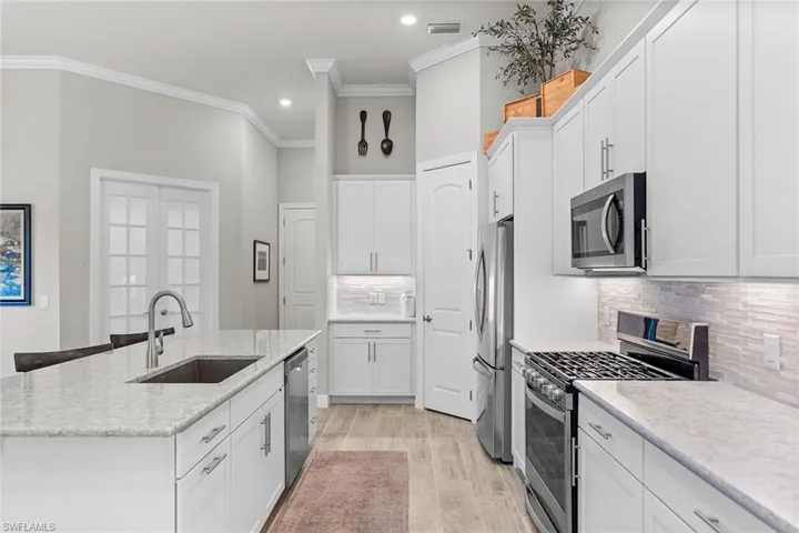 7253 Wilton Dr, Naples, Florida 34109