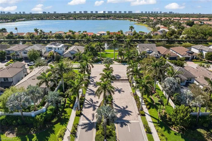 7253 Wilton Dr, Naples, Florida 34109