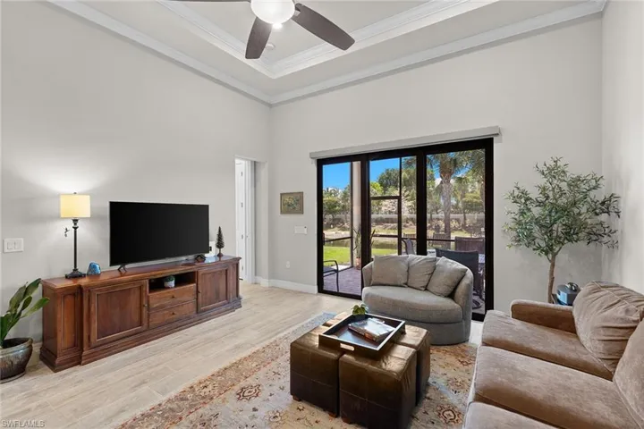 7253 Wilton Dr, Naples, Florida 34109