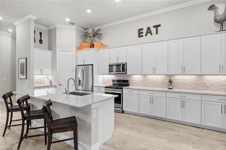 7253 Wilton Dr, Naples, Florida 34109