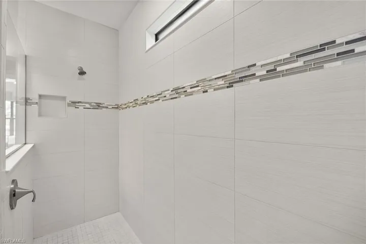 7253 Wilton Dr, Naples, Florida 34109