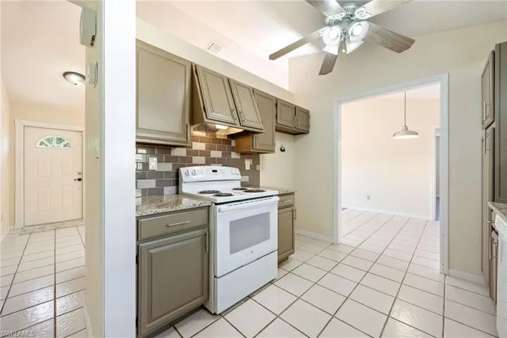 550  Caloosa Estates  DR, Labelle, FL 33935