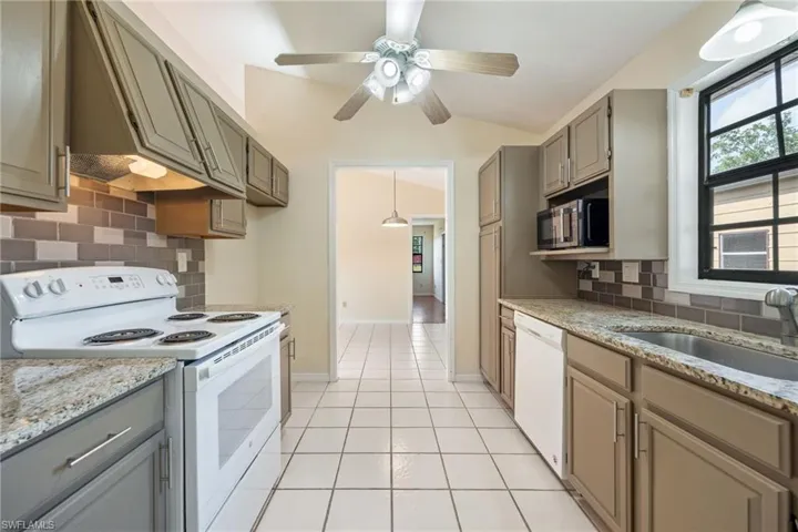 550  Caloosa Estates  DR, Labelle, FL 33935