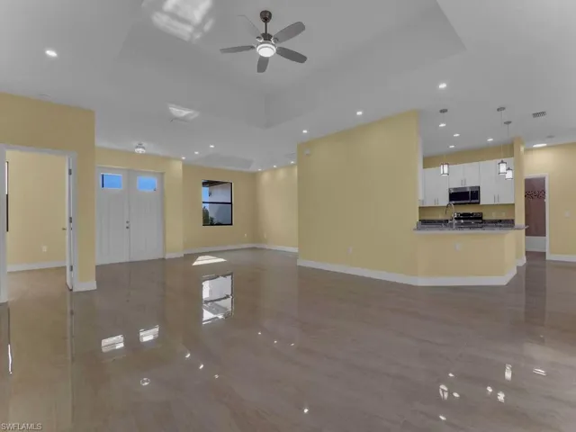637 Cardinal St E, Lehigh Acres, Florida 33974