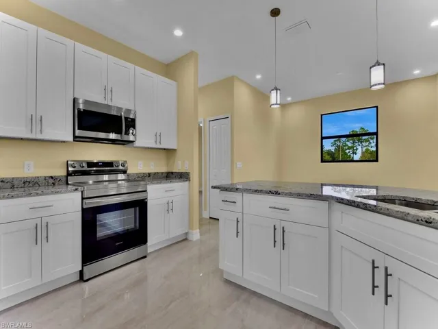637 Cardinal St E, Lehigh Acres, Florida 33974
