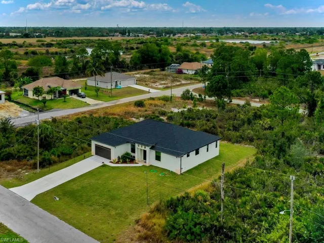637 Cardinal St E, Lehigh Acres, Florida 33974