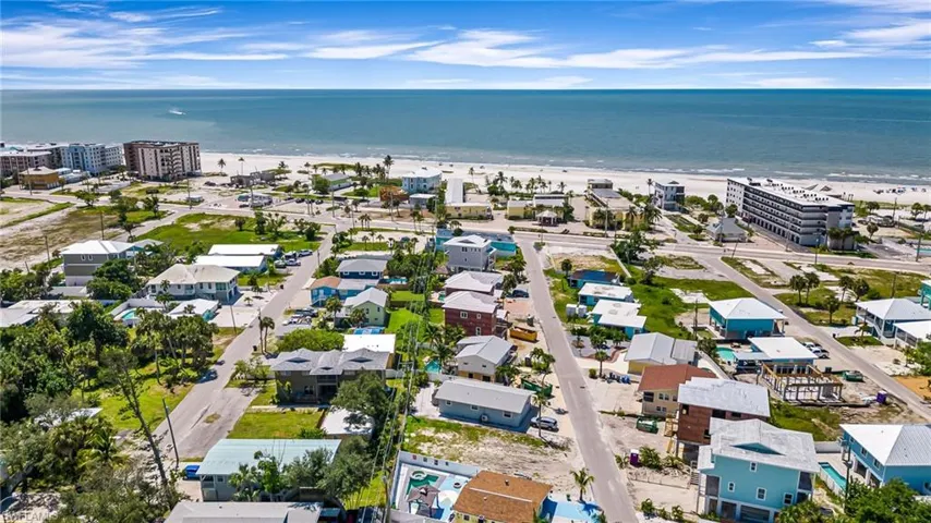 210 Fairweather Ln, Fort Myers Beach, Florida 33931