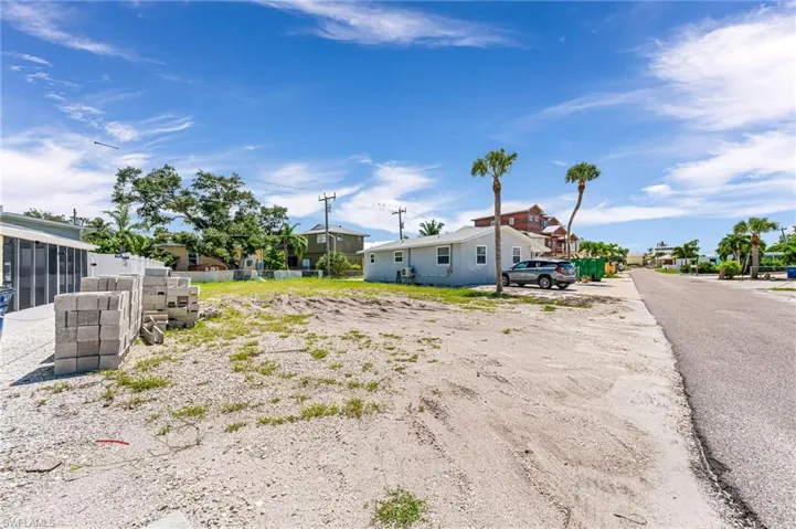 210 Fairweather Ln, Fort Myers Beach, Florida 33931