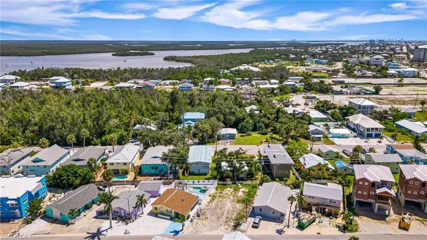 210 Fairweather Ln, Fort Myers Beach, Florida 33931
