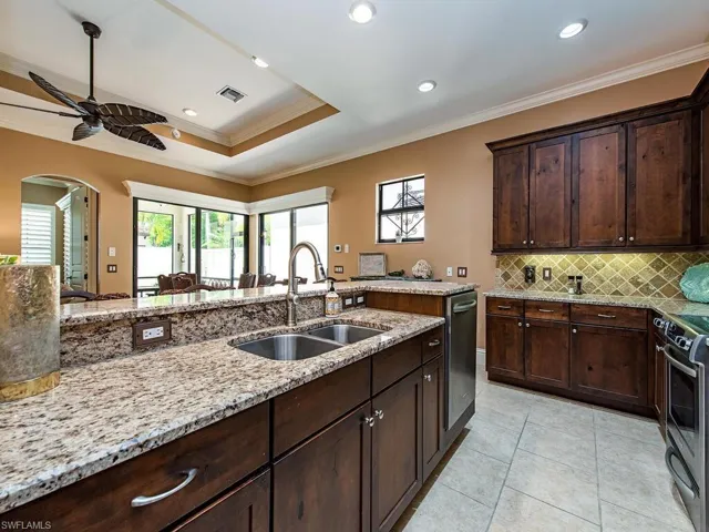 8000  Cordoba  PL, Naples, FL 34113