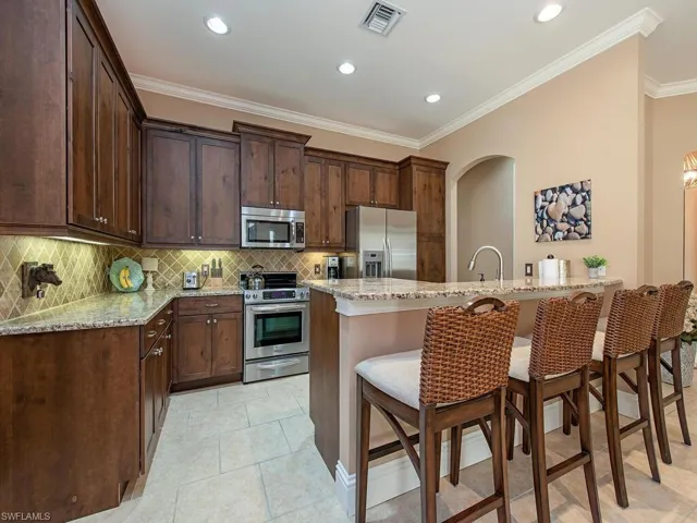 8000  Cordoba  PL, Naples, FL 34113