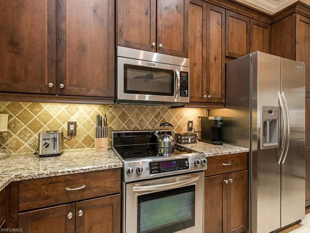 8000  Cordoba  PL, Naples, FL 34113