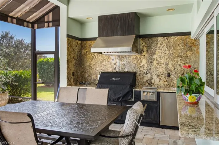 Outdoor entertaining area designed for Napleslifestyle