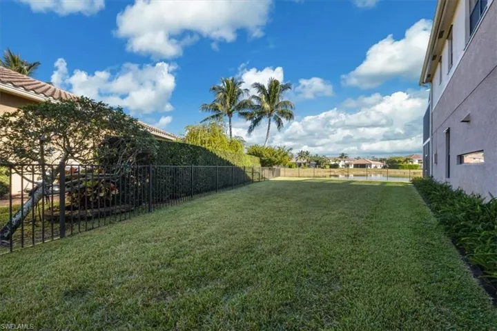 Fenced Yard / Lake View