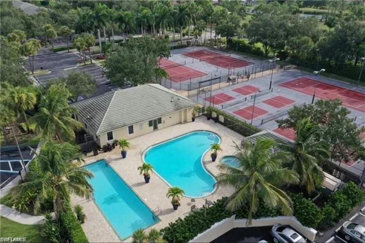 2730  Cypress Trace  CIR, Naples, FL 34119