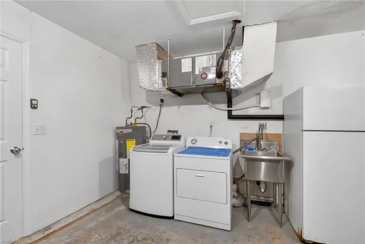 Garage image virtually decluttered for visualization of space