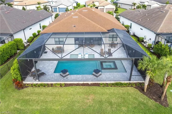 Custom oversized salt water pool withintegrated spa