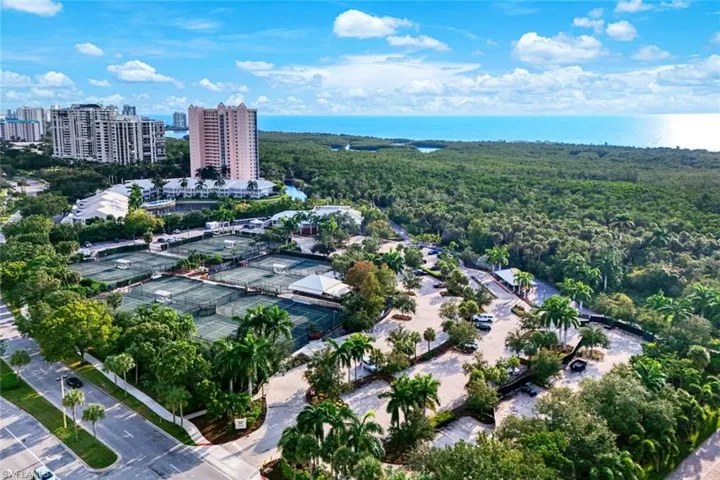 8473  Bay Colony  DR, Naples, FL 34108