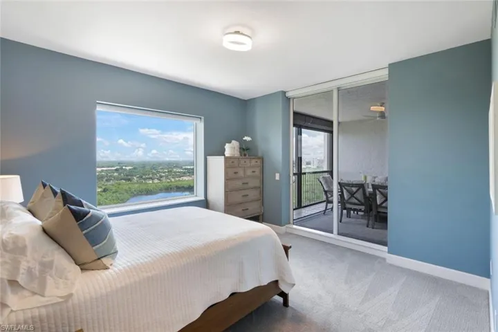 8473  Bay Colony  DR, Naples, FL 34108