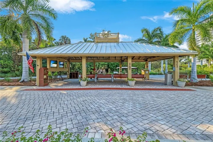 8473  Bay Colony  DR, Naples, FL 34108