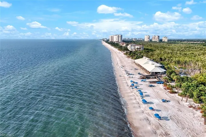8473  Bay Colony  DR, Naples, FL 34108