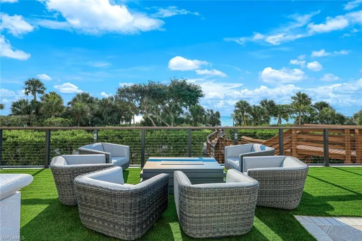 8473  Bay Colony  DR, Naples, FL 34108