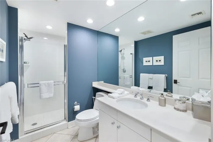 8473  Bay Colony  DR, Naples, FL 34108