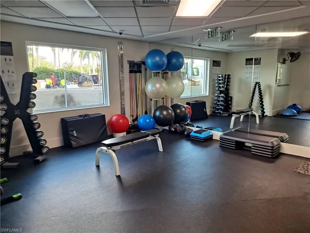 8473  Bay Colony  DR, Naples, FL 34108