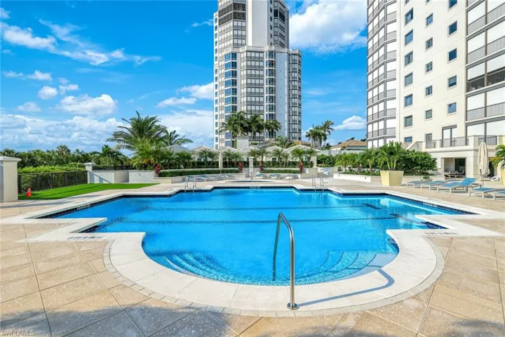 8473  Bay Colony  DR, Naples, FL 34108