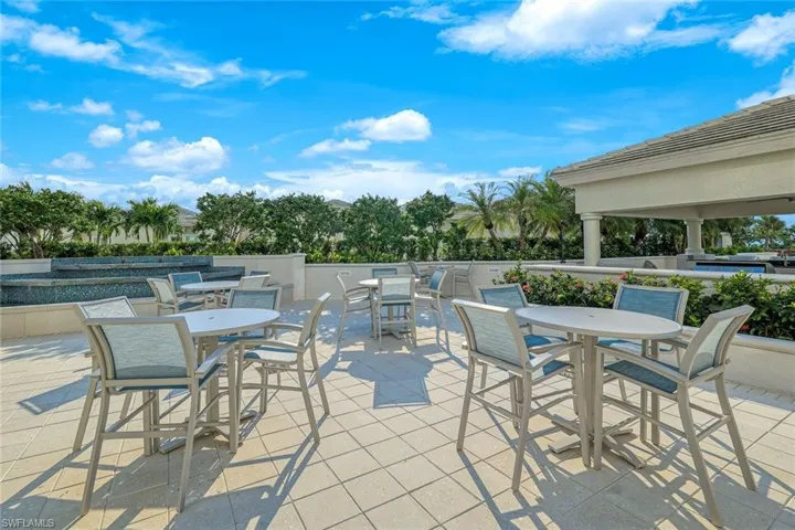 8473  Bay Colony  DR, Naples, FL 34108