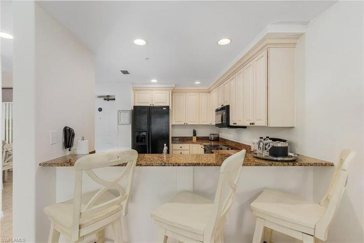 Breakfast Bar/Kitchen