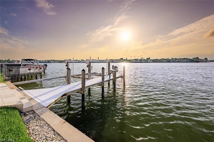 1942  KINGFISH  RD, Naples, FL 34102