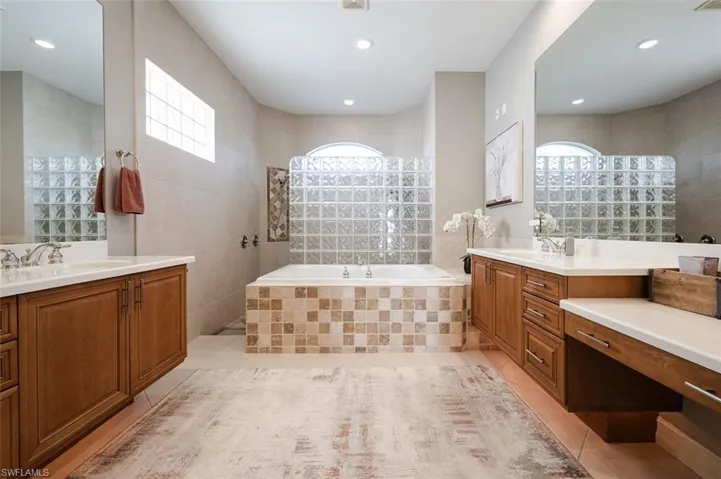 1942  KINGFISH  RD, Naples, FL 34102