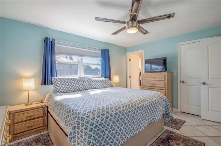 Bedroom with ceiling fan