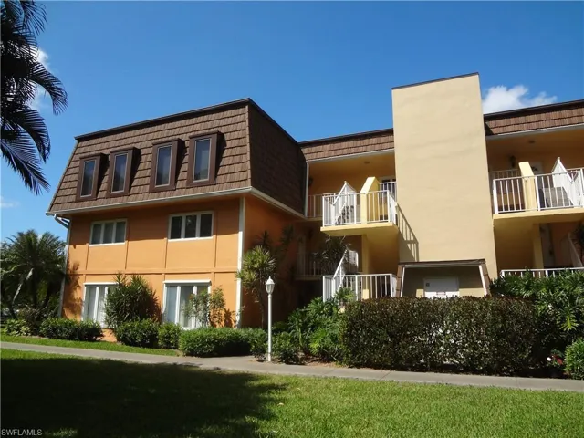 View of apartment building / complex