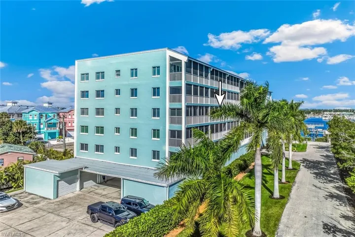 View of apartment building / complex