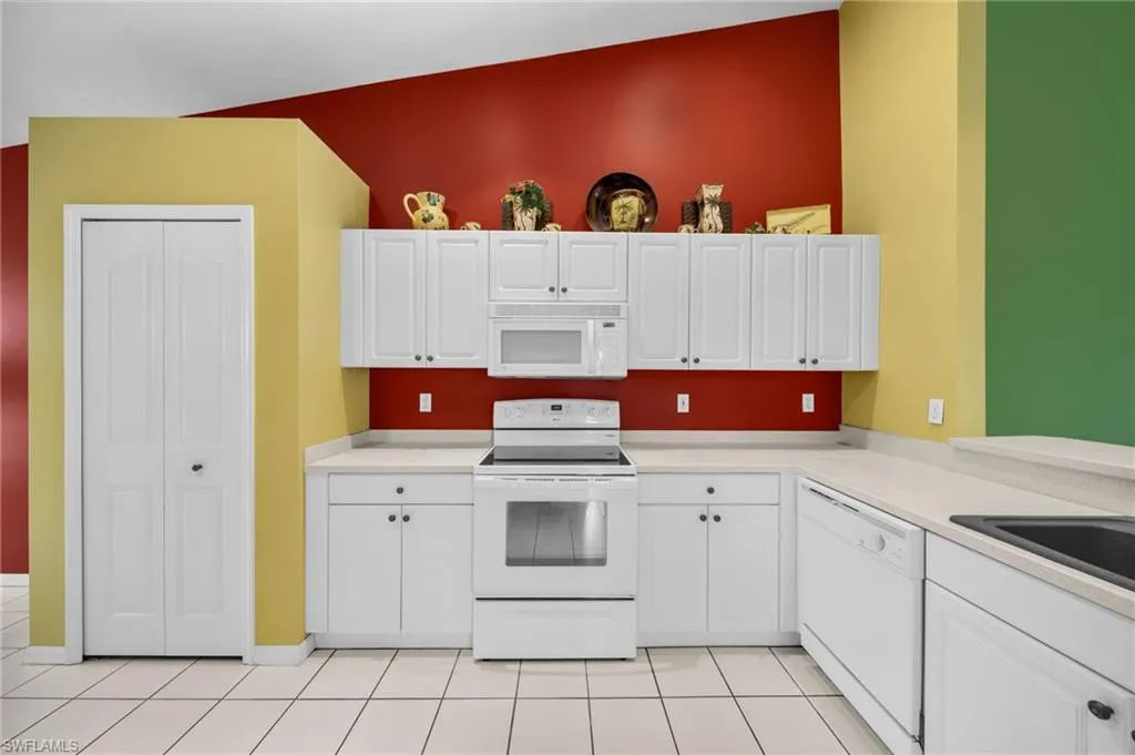 5500 Whitten DR, Naples, FL 34104,225063680