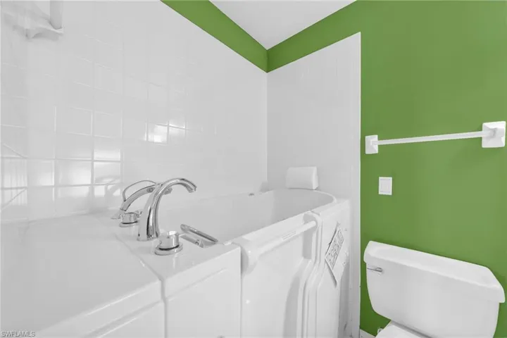 5500  Whitten  DR, Naples, FL 34104