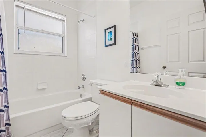 326 Bradstrom Cir 201f, Naples, Florida 34113